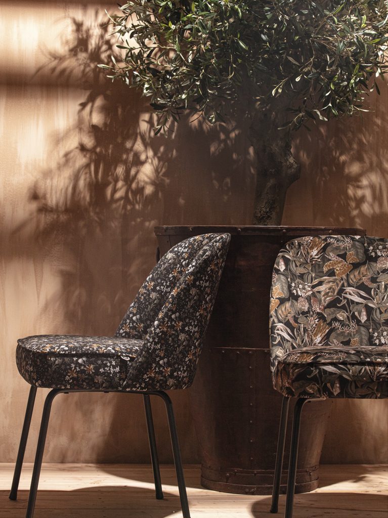 Blagovaonska stolica Vogue baršun buket crna 1