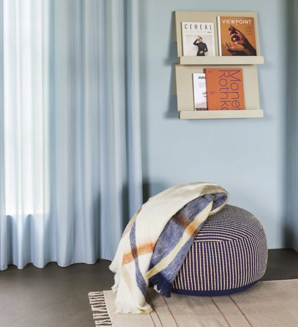 Grafičko bacanje bijelo višebojno 1