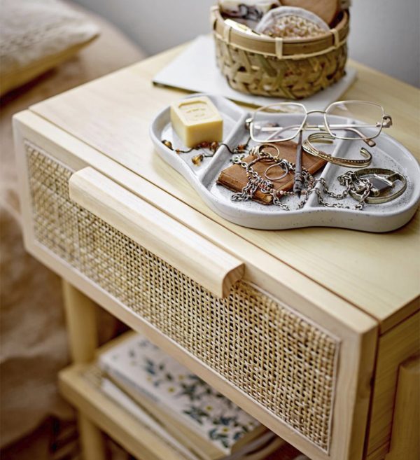 Manon pomoćni stol 6