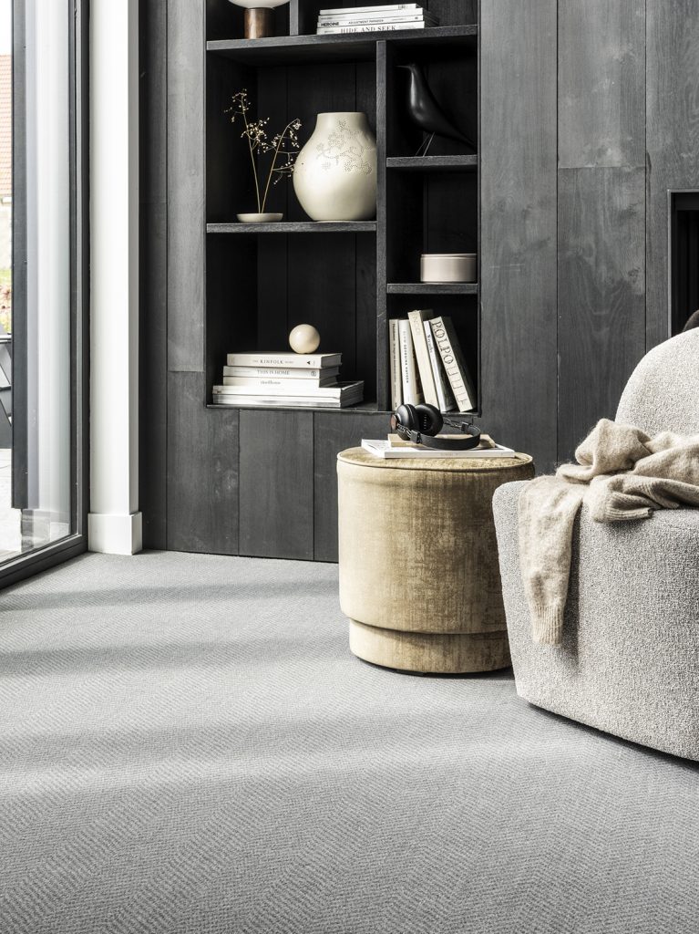 Pearl pouf clouded velvet champagne 2