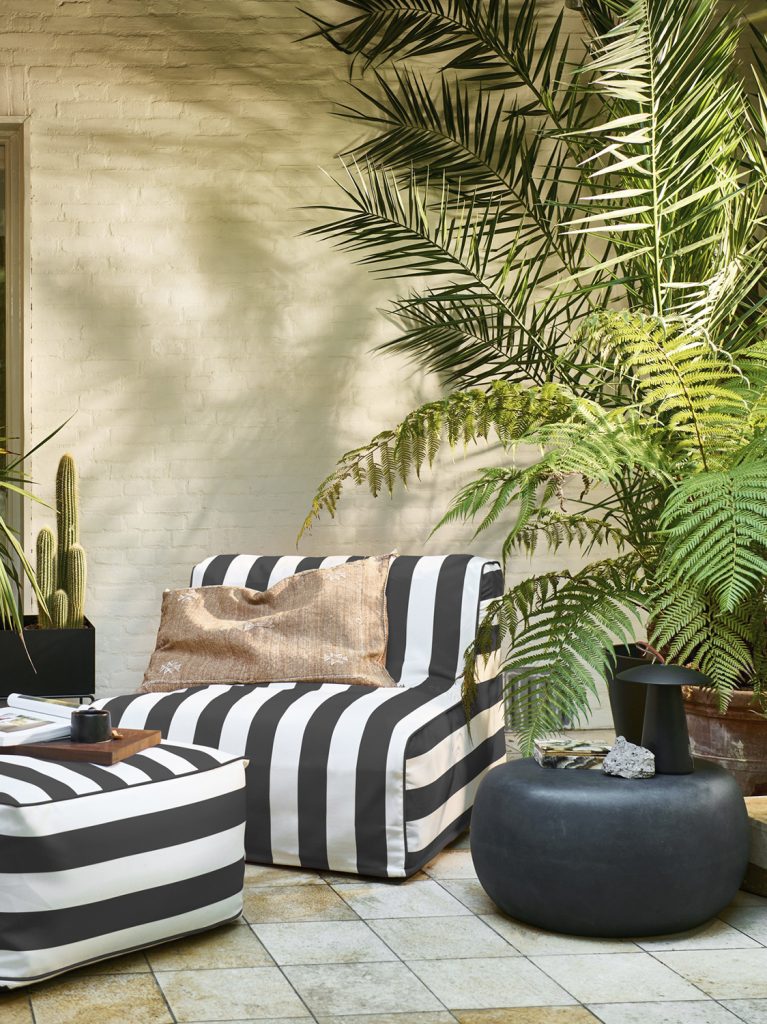 Sit on air inflatable armchair striped blackwhite 1